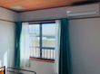 窓辺の風景が見える部屋