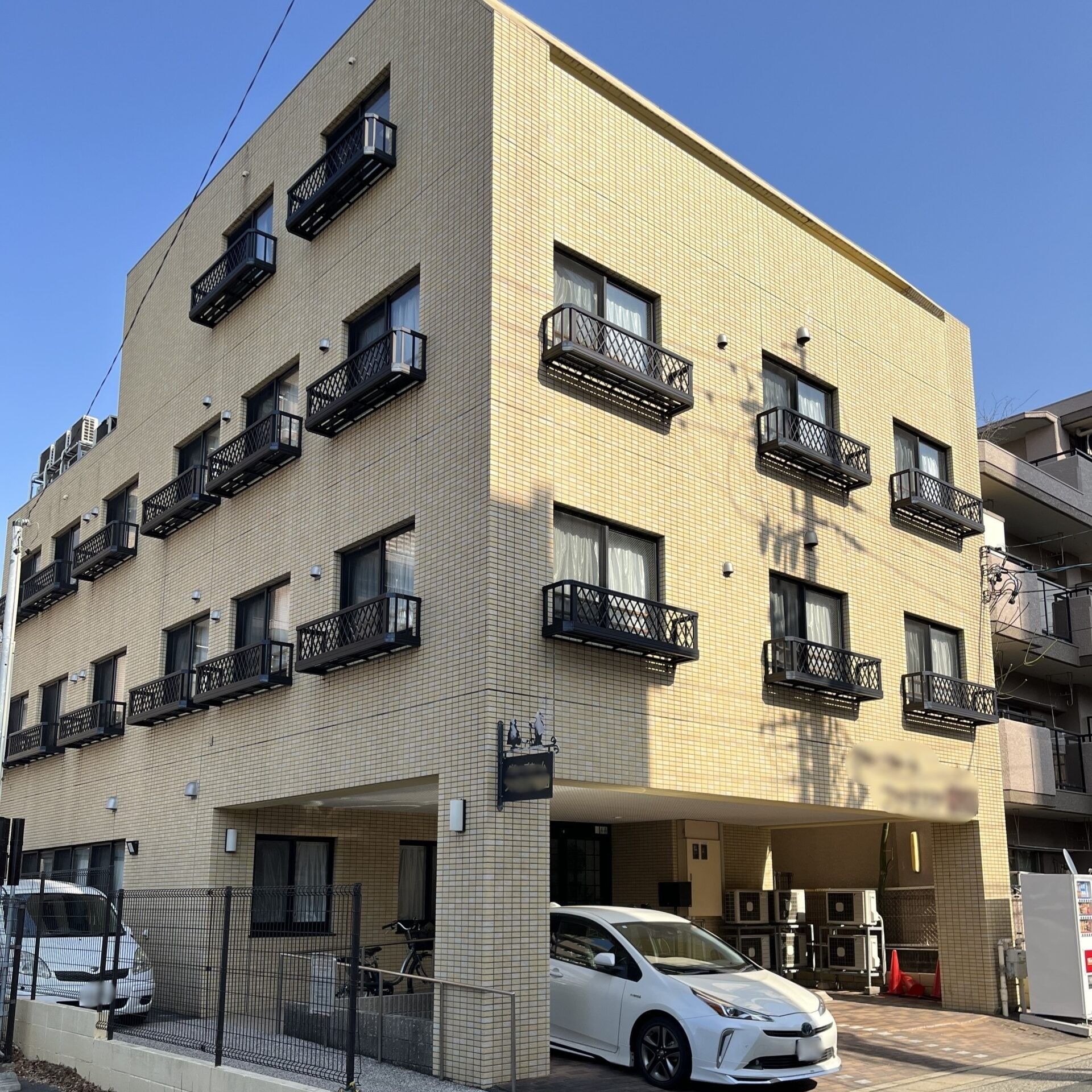 日当たりの良い建物外観