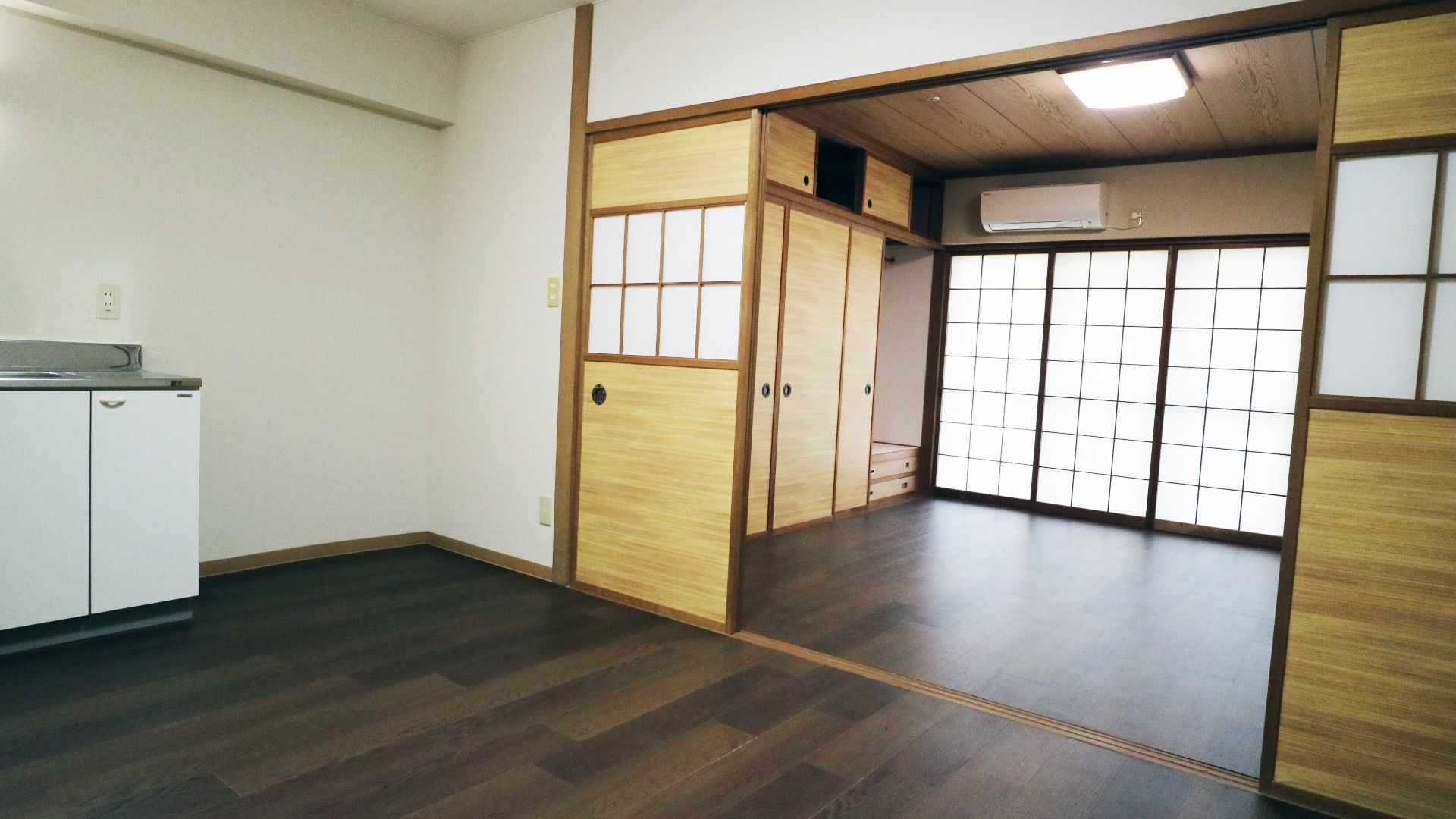 和室とキッチンの空間