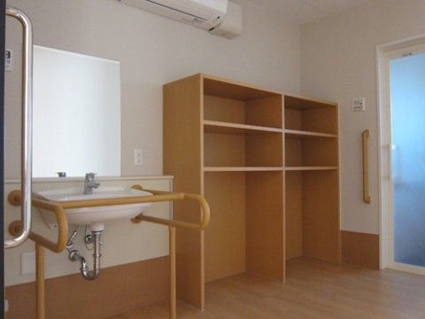 「みんなの家・川越寺尾」の脱衣所。車椅子でも乗り入れられるよう広い。