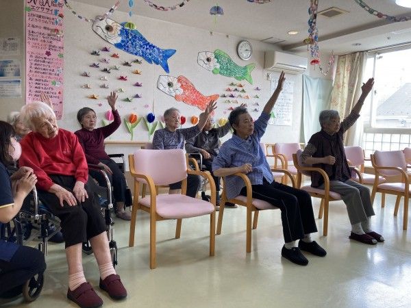 活動中のレクリエーションルーム