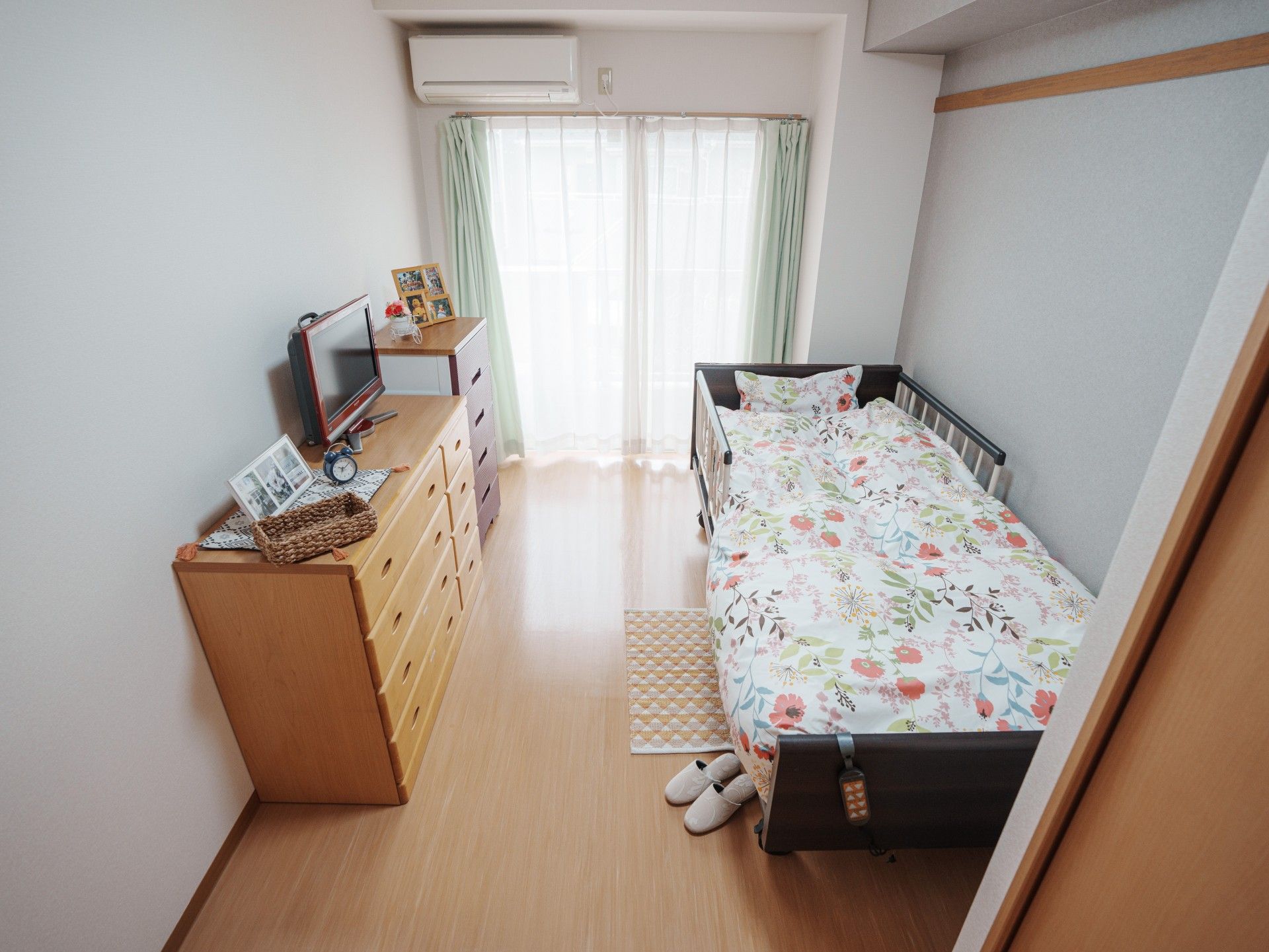 清潔感のあるシンプルな内装で、どなたでも利用しやすい居室