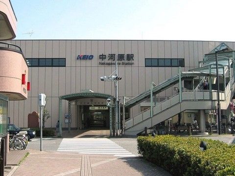 施設の最寄り駅である。気分転換やショッピングなど、入居者様のお出かけの交通手段として便利にご利用いただける。