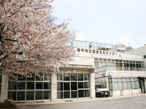 施設の隣にあり、入居者さまに気軽にお楽しみいただける講座や、交流を深めることのできるイベントも催される。