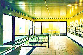 明るい廊下の風景