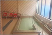 ゆったり浴槽の浴室