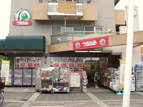スーパーマーケットが近くにあり、ちょっとしたお買い物や、ご訪問の際の差し入れなどにとても便利である。