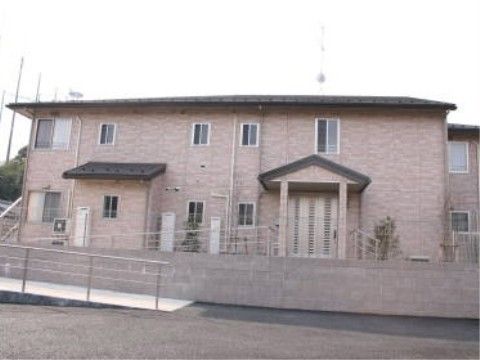 落ち着いた色調で統一され、一般住宅のような佇まいの施設である。入居者様には第二の我が家のようにお過ごしいただける。