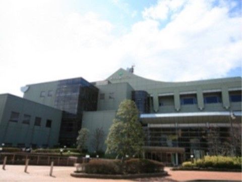 区役所が近くにあるので、手続きが必要な際も歩いていくことができる。周りが栄えているので徒歩範囲内で完結できる。