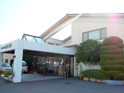 明るいエントランスの施設