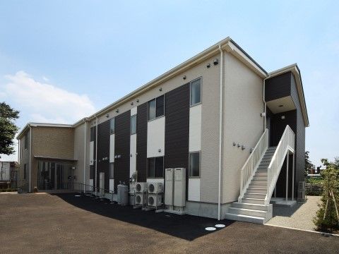 しっかりとした非常階段も設置され、万一の場合にも、2階の方にも安全に屋外に避難していただける体制をとっている。