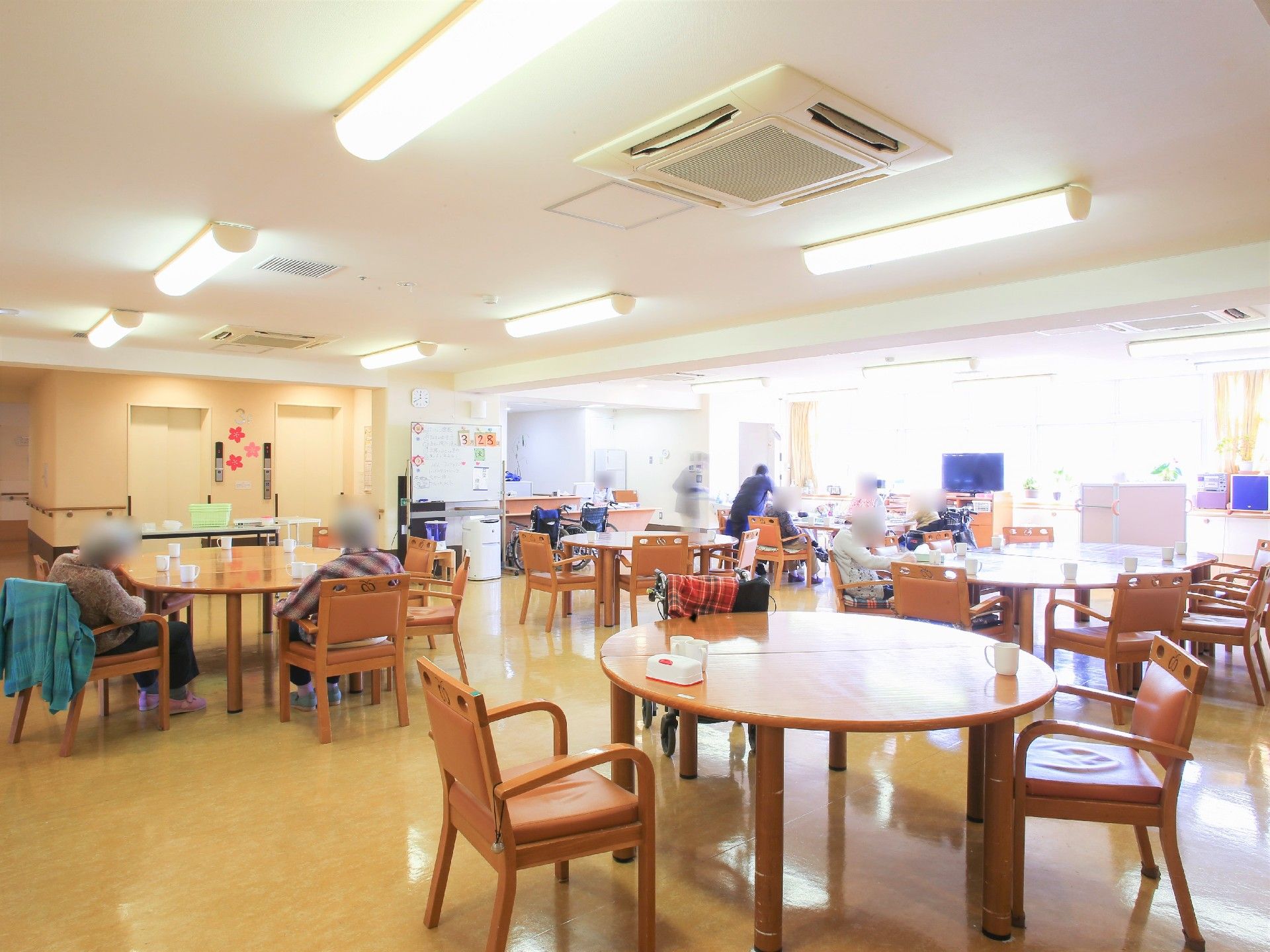 毎日沢山の方々となかよくお過ごしいただける施設運営となっております。