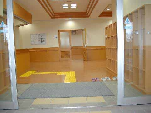 「ケアハウス 黎明の里」玄関