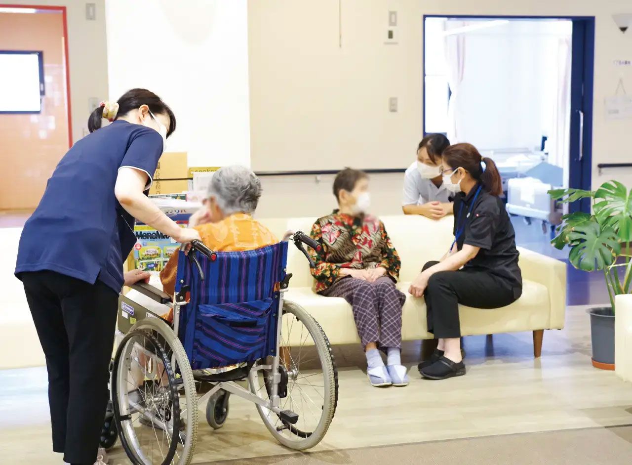 談笑する居室の様子