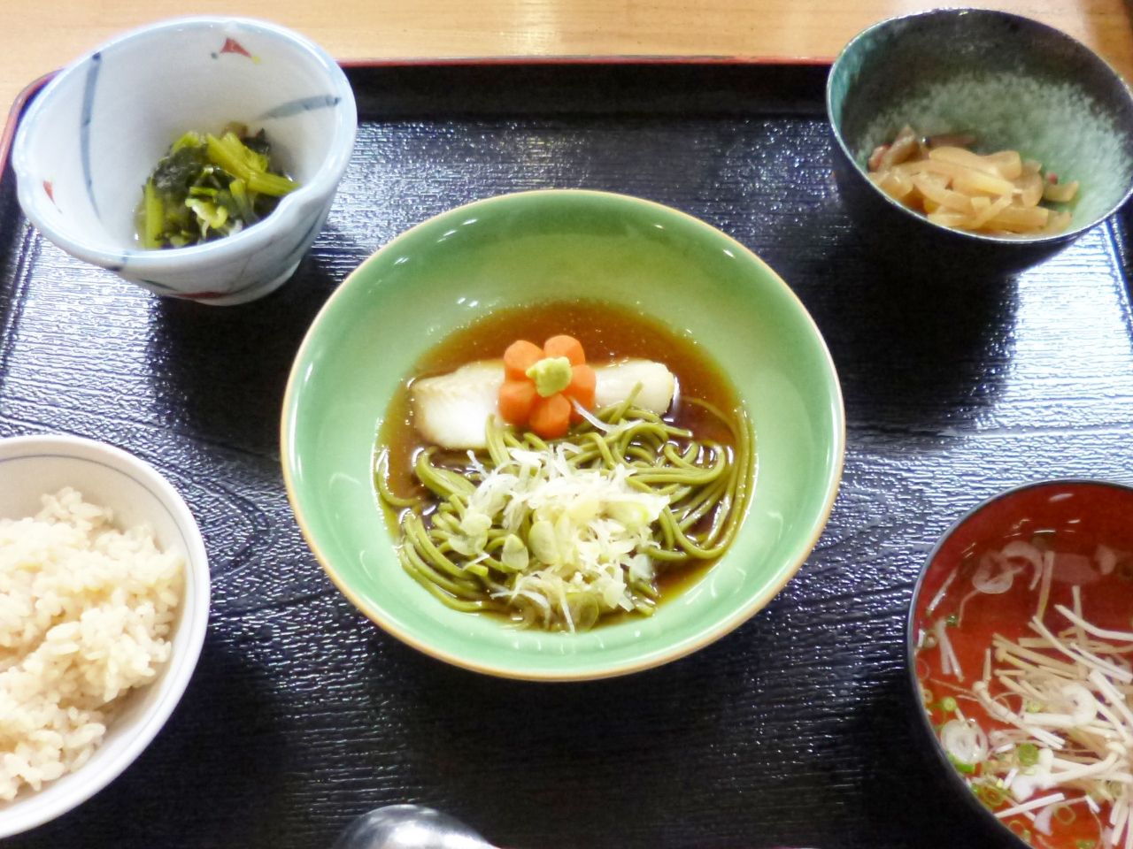 そばとおひたしと吸い物のセット