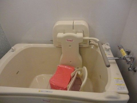 「四季彩 岐阜」の介護入浴設備。ゆっくりとバスタイムを楽しめる。