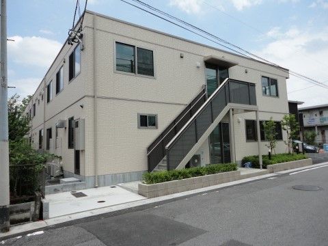 「四季彩 大垣」の外観。非常階段も完備している。