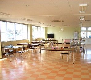 広々とした明るい共有スペース