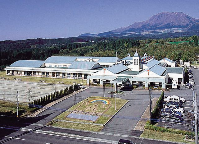 広々とした施設外観