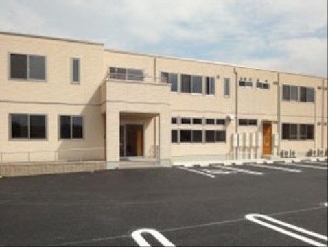 「四季彩 豊川」の外観。駐車場も完備している。