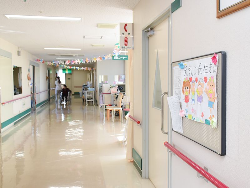 明るい廊下の風景