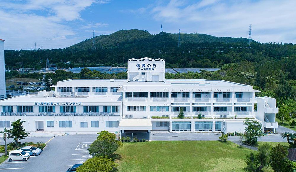 広々とした施設外観