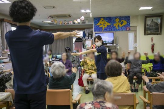 体操を楽しむ皆さん