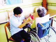 食事介助の様子
