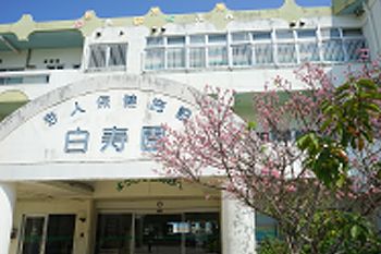桜並木のある入口