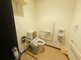 介護施設内の明るいトイレ空間