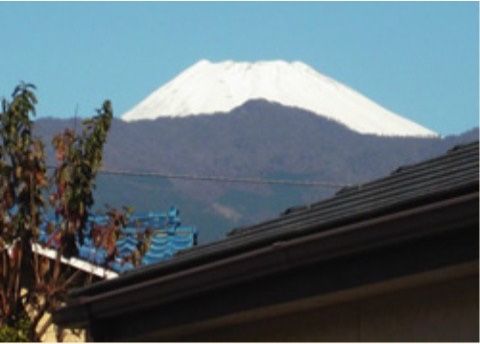豊かな季節の移ろいを感じさせてくれる自然環境のもとで、日本三大名山の1つを景色におだやかな毎日をお過ごしいただける。