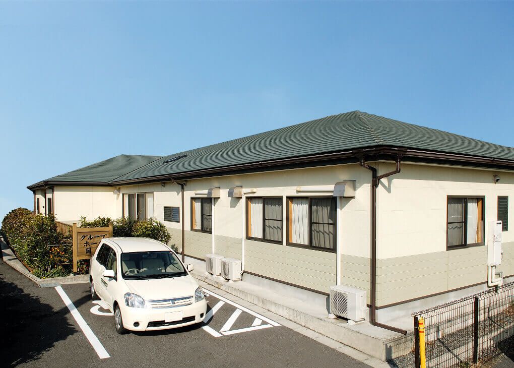 ゆったりとした外観の建物