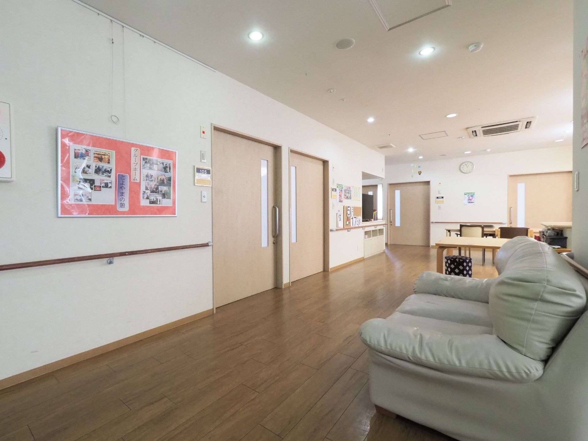 食堂は、各居室から近い場所に位置している。食事をするほか、他の入居者との交流をする場としても活用されている。