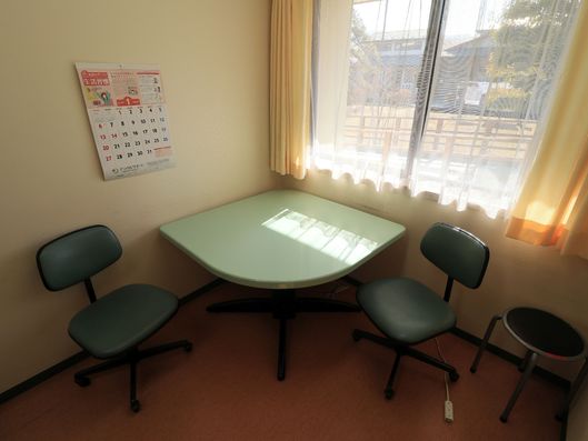 コーナーテーブル