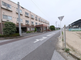 静かな住宅街にある施設外観