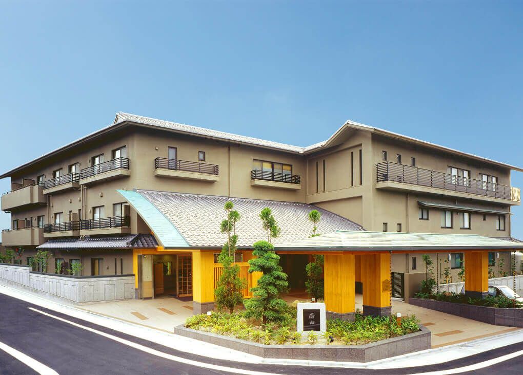 暖かみのある建物の外観