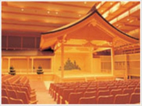 施設の周辺には、日本の伝統文化が堪能できるスポットもある。ご家族と一緒に贅沢な時間をお過ごしいただける所である。