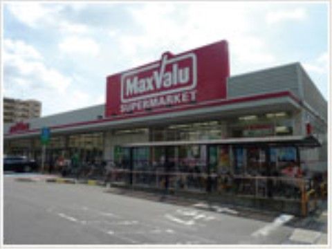 当施設の近くにはスーパーがある。日用品や食料品などの買い出しやティータイムのお茶菓子などをご購入いただける。