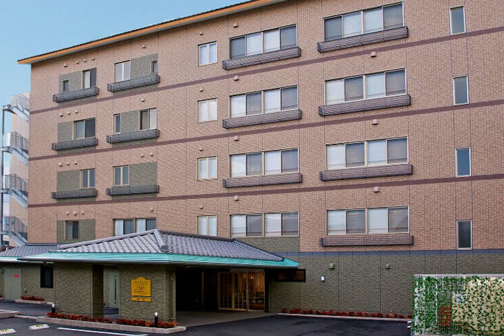 ゆったりとした外観の建物