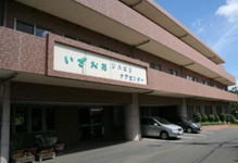 ゆったりとした入り口の建物