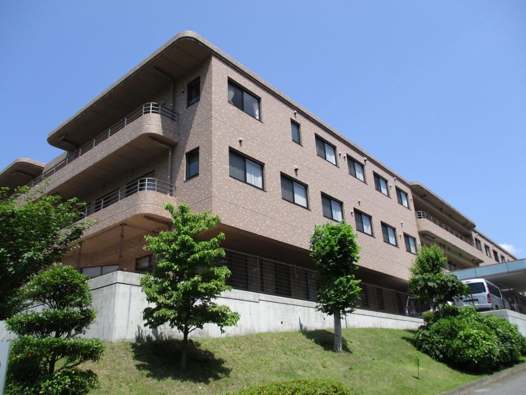ゆったりとした建物の外観