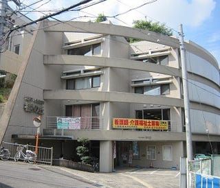 多階層の建物外観