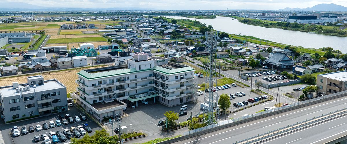 広々とした施設の外観