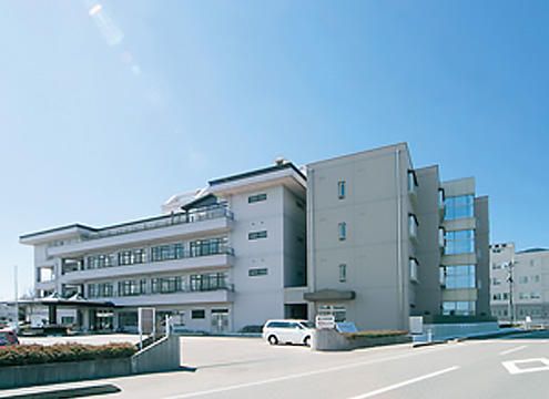 明るい外観の建物